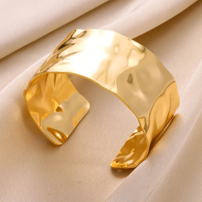 Elegante Armreifen in verschiedenen Breiten und Designs