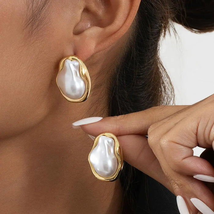 Elegante Perlenohrringe, goldfarben