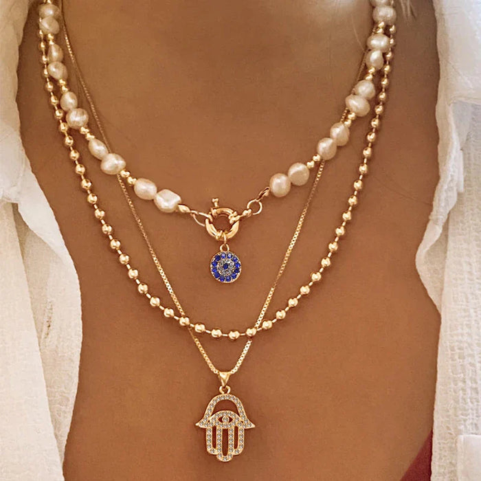 Elegant gold necklaces with pendants, timeless and elegant