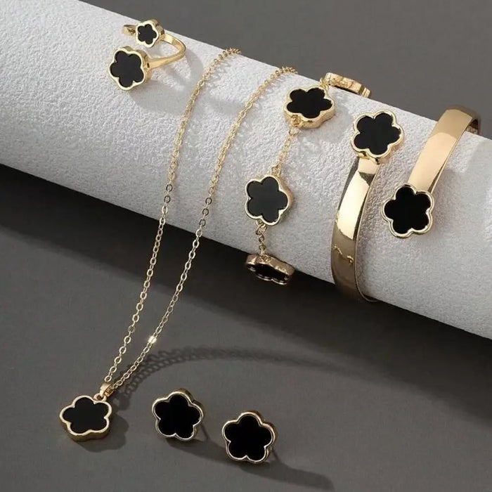 Schmuckset aus Edelstahl mit Halskette, Ring und Ohrringen