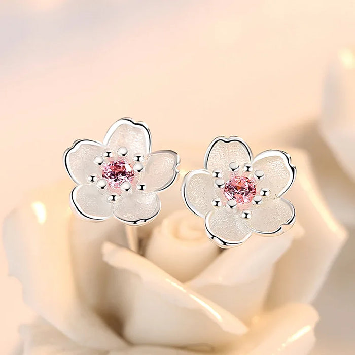 Lunina™ Blütenzauber Ohrstecker – Rosa Zirkonia-Blume